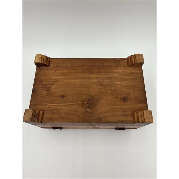 Peterson Brothers MPRS 165-171 N. Elizabeth Chicago, IL-Wooden Cedar Chest - Picture 16 of 16